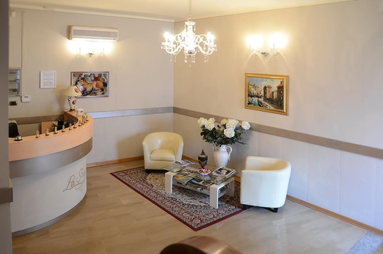 Hotel La Fenice Chiari Extérieur photo