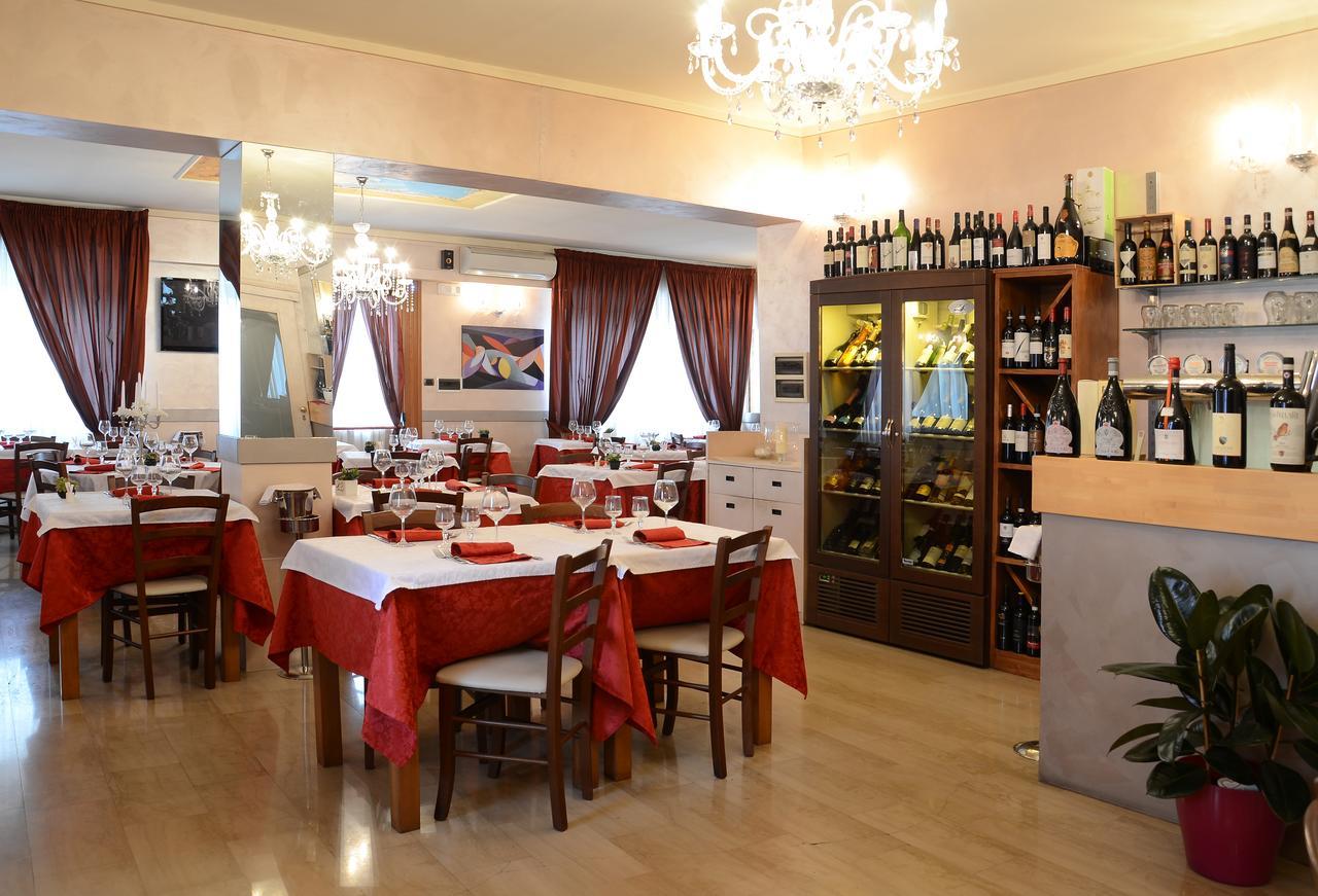 Hotel La Fenice Chiari Extérieur photo
