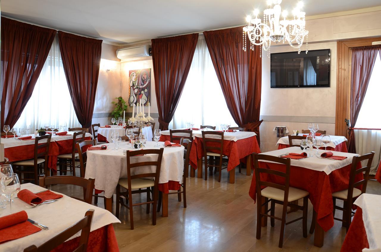 Hotel La Fenice Chiari Extérieur photo