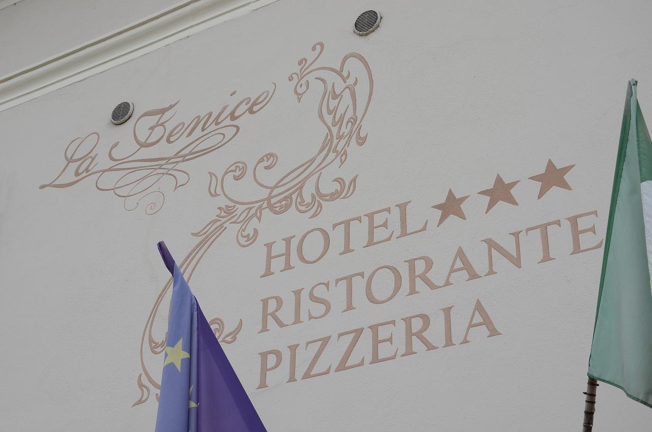 Hotel La Fenice Chiari Extérieur photo