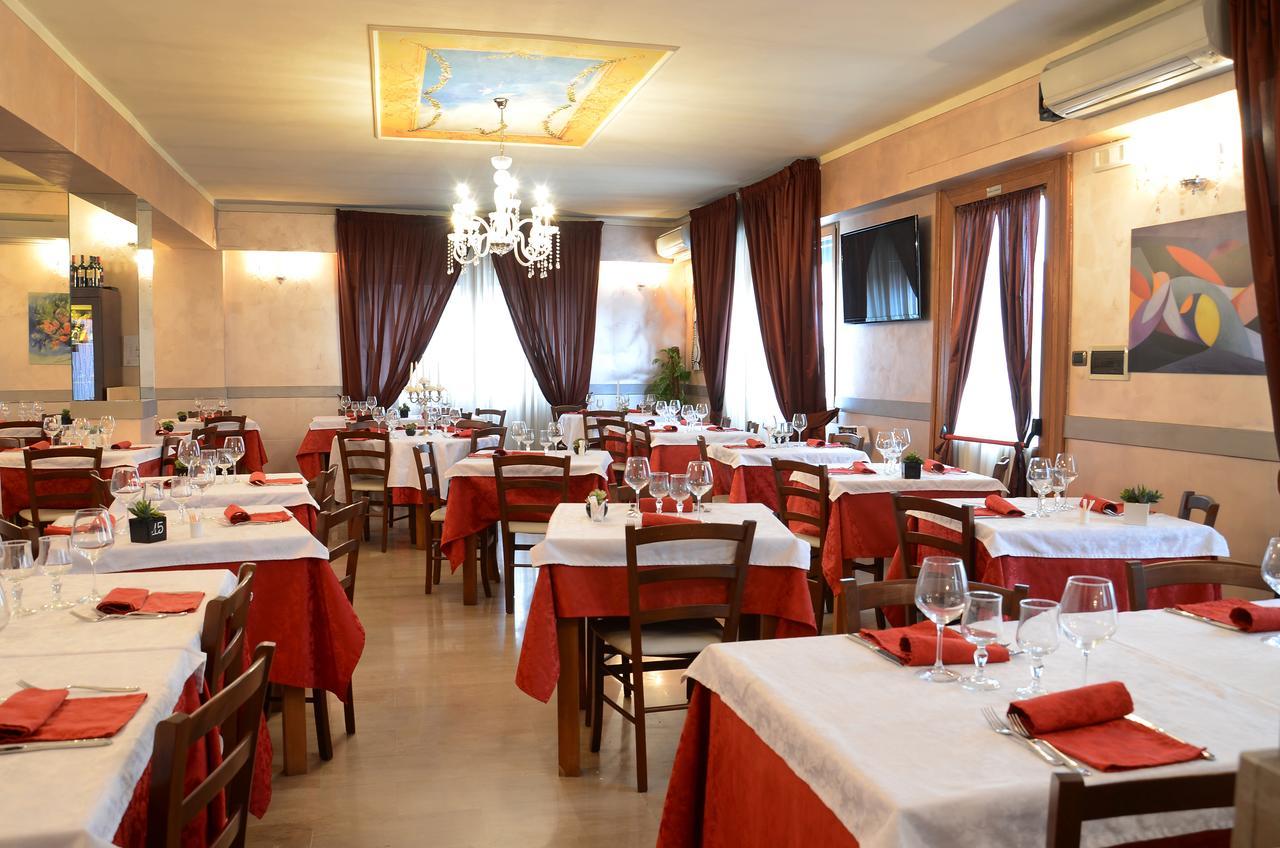 Hotel La Fenice Chiari Extérieur photo